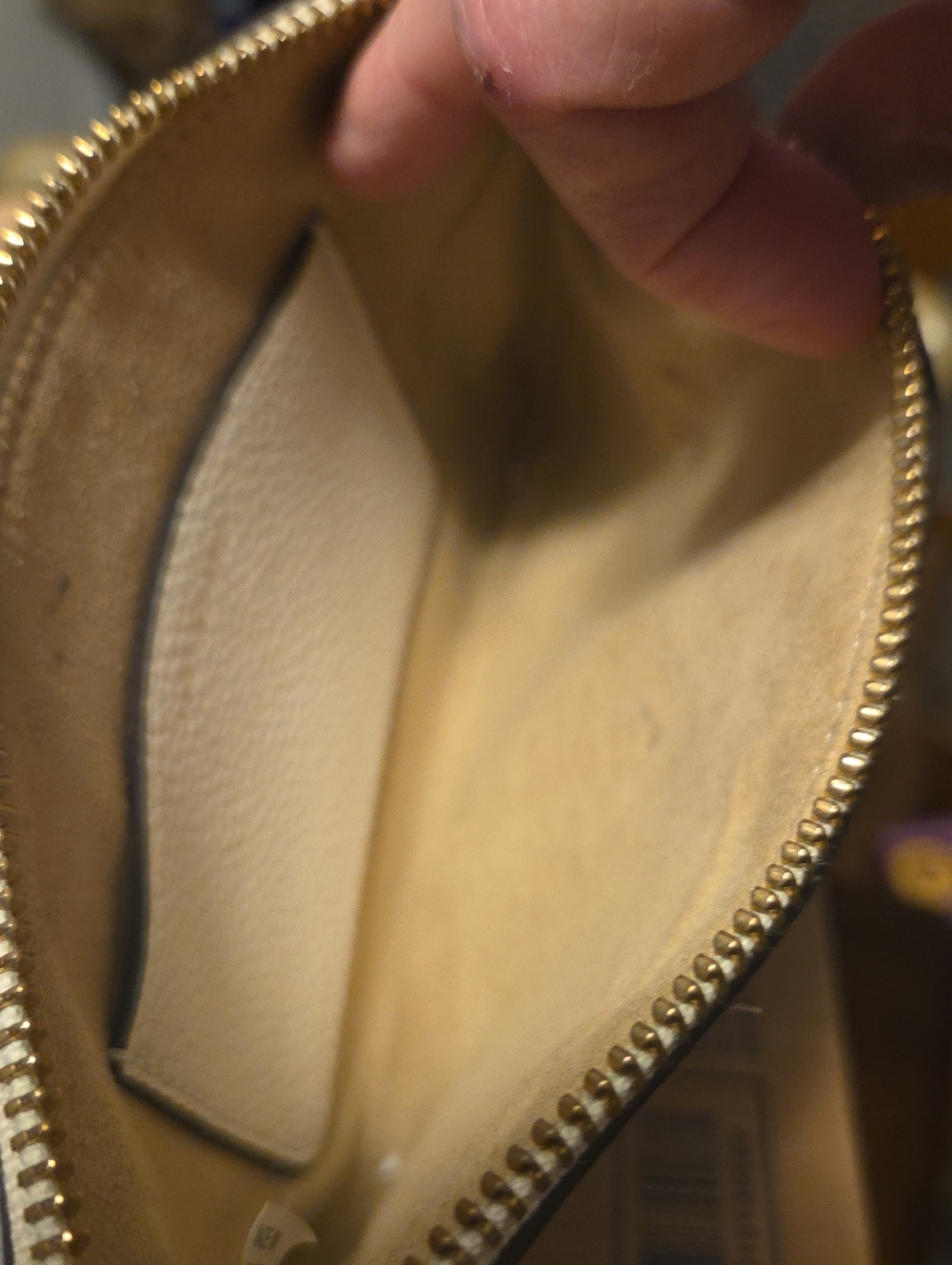 Tory Burch Cream Wristlet Clutch with Gold Logo Preloved Great Condition - Picture 4 of 8